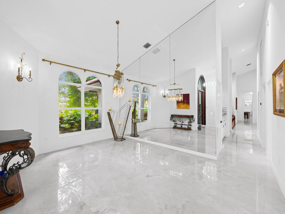 На продажу: $3,750,000 (5 спален, 3 ванн, 4563 Квадратных фут)