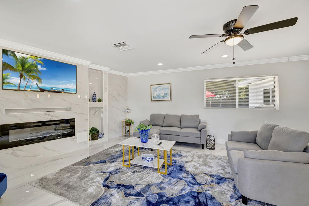 For Rent: $2,700 (2 beds, 1 baths, 1453 Square Feet)