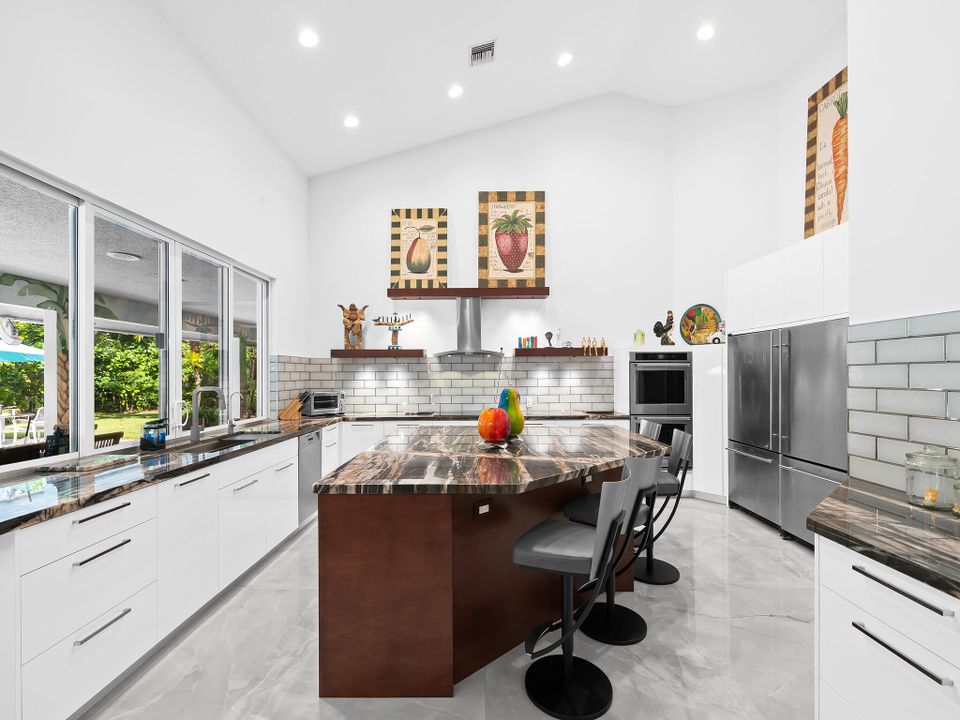 На продажу: $3,750,000 (5 спален, 3 ванн, 4563 Квадратных фут)