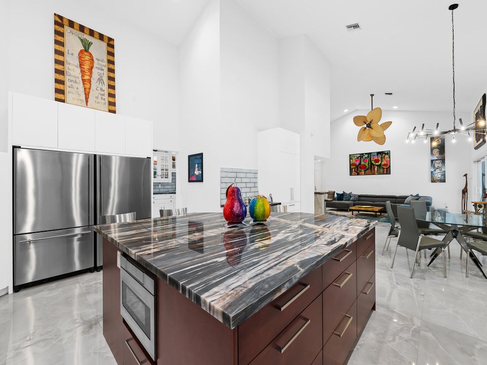 На продажу: $3,750,000 (5 спален, 3 ванн, 4563 Квадратных фут)