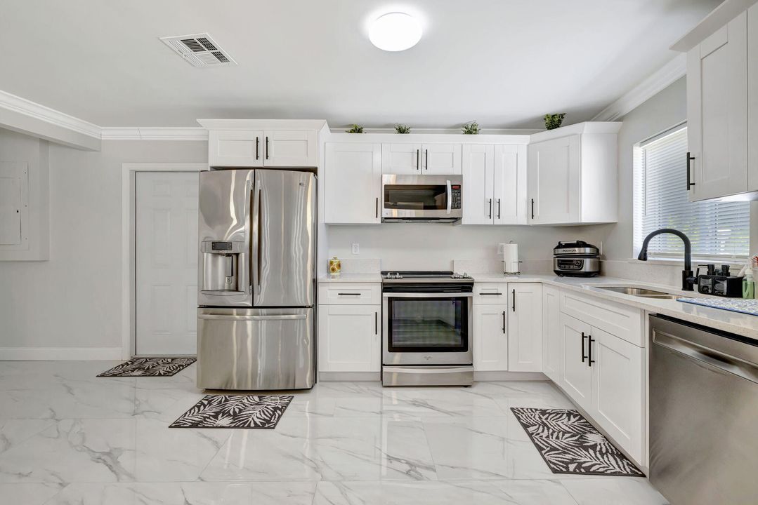 For Rent: $2,700 (2 beds, 1 baths, 1453 Square Feet)