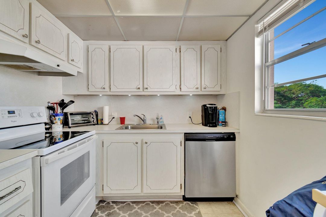 待售: $110,000 (2 贝兹, 1 浴室, 819 平方英尺)