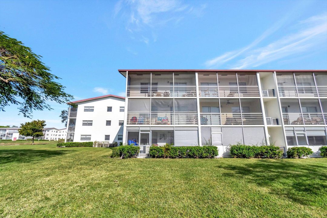 待售: $110,000 (2 贝兹, 1 浴室, 819 平方英尺)