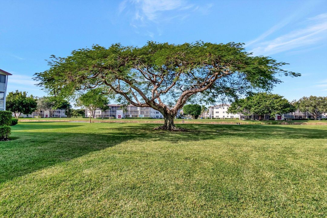 待售: $110,000 (2 贝兹, 1 浴室, 819 平方英尺)