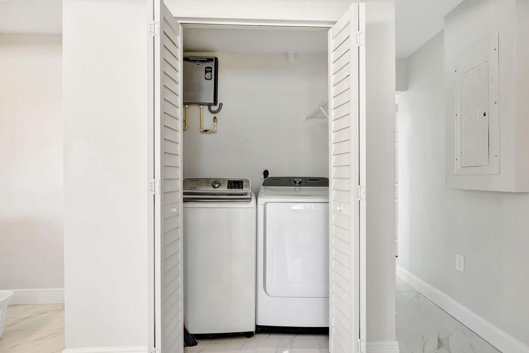 For Rent: $2,700 (2 beds, 1 baths, 1453 Square Feet)