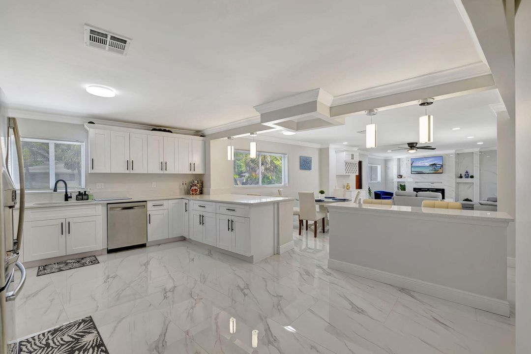 For Rent: $2,700 (2 beds, 1 baths, 1453 Square Feet)