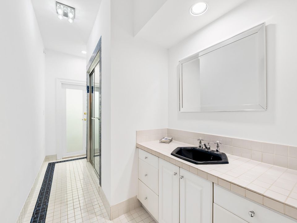 На продажу: $3,750,000 (5 спален, 3 ванн, 4563 Квадратных фут)