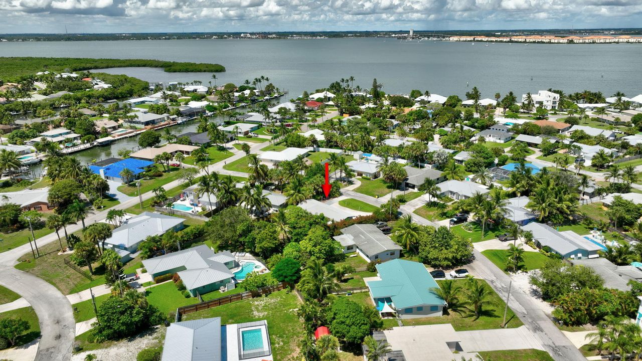 For Rent: $2,700 (2 beds, 1 baths, 1453 Square Feet)