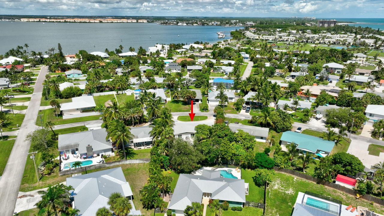 For Rent: $2,700 (2 beds, 1 baths, 1453 Square Feet)