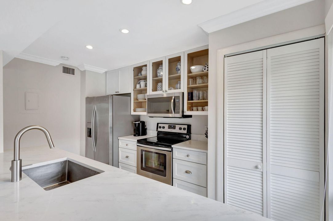 For Rent: $8,500 (2 beds, 2 baths, 1366 Square Feet)