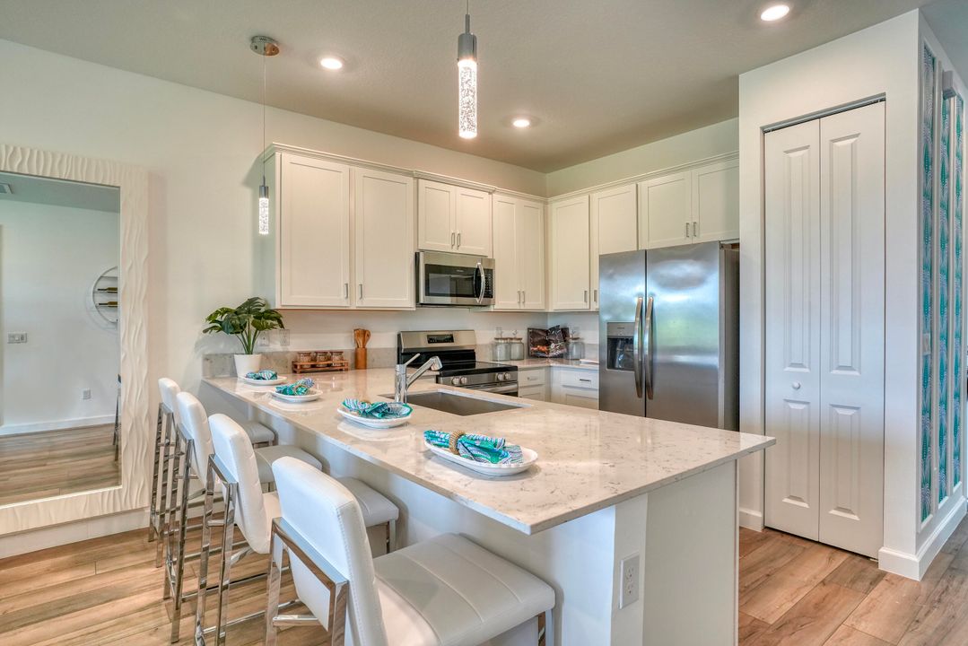 Active With Contract: $469,807 (2 beds, 2 baths, 1305 Square Feet)