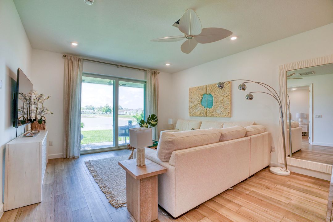 Active With Contract: $469,807 (2 beds, 2 baths, 1305 Square Feet)