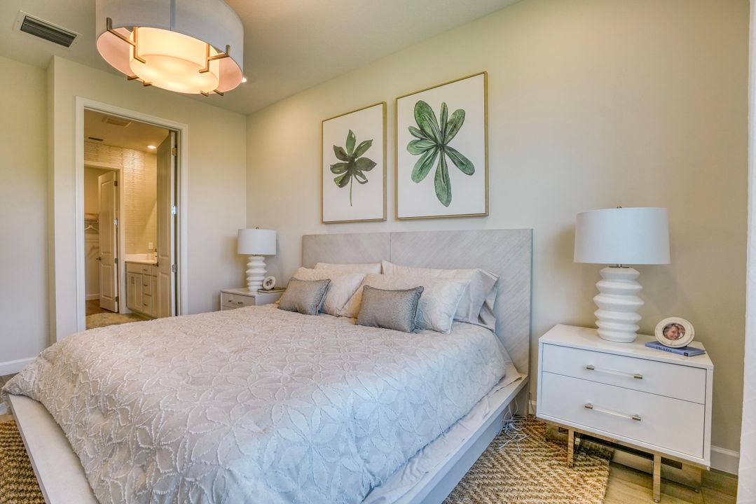 Active With Contract: $469,807 (2 beds, 2 baths, 1305 Square Feet)