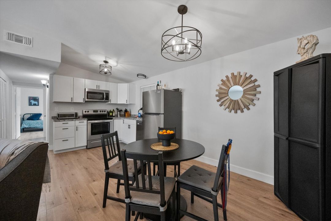 Activo con contrato: $4,950 (3 camas, 2 baños, 1200 Pies cuadrados)