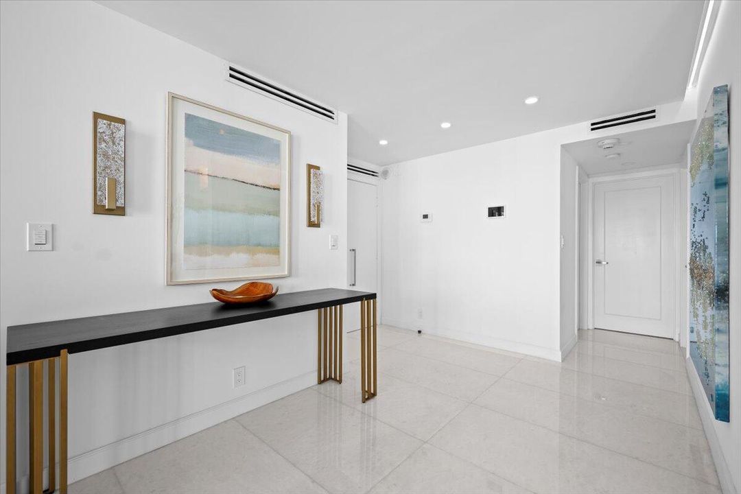 Active With Contract: $1,299,900 (2 beds, 2 baths, 1236 Square Feet)