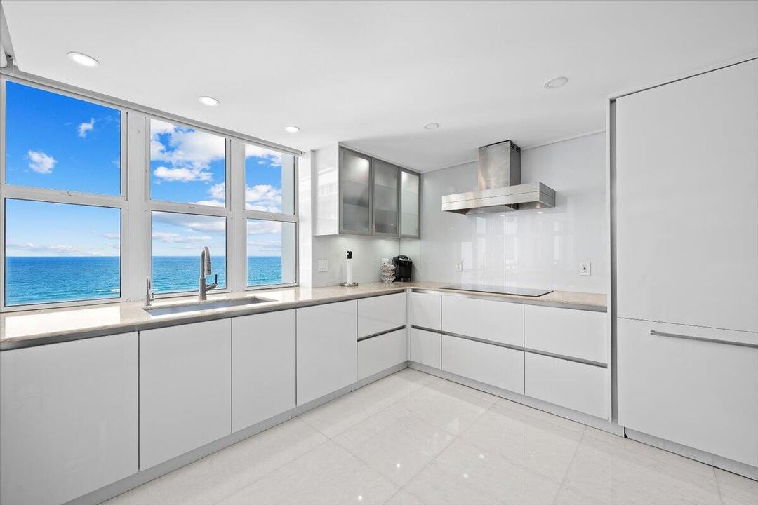 Active With Contract: $1,299,900 (2 beds, 2 baths, 1236 Square Feet)