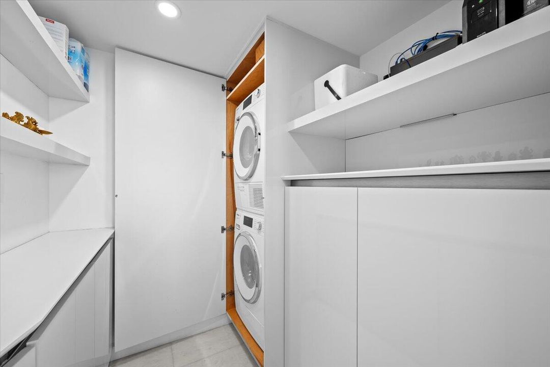 Active With Contract: $1,299,900 (2 beds, 2 baths, 1236 Square Feet)