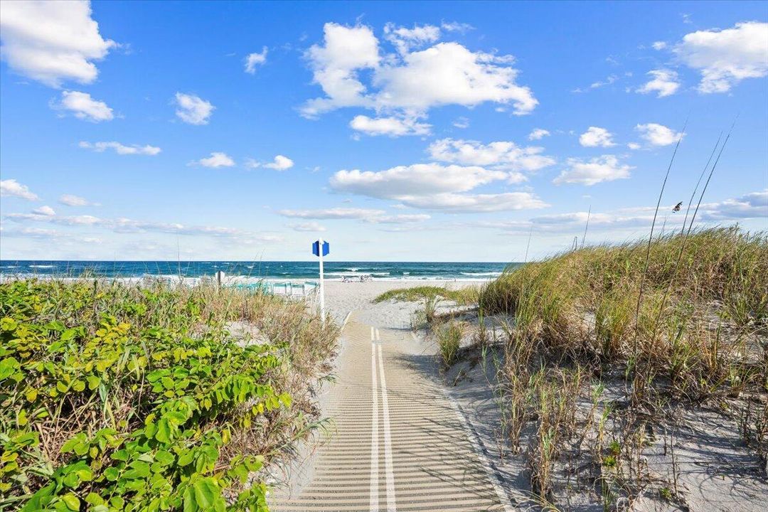 Active With Contract: $1,299,900 (2 beds, 2 baths, 1236 Square Feet)