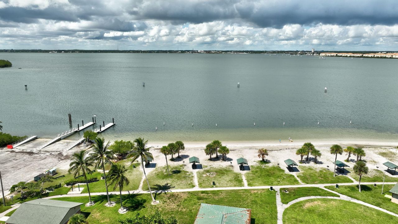 For Rent: $2,700 (2 beds, 1 baths, 1453 Square Feet)