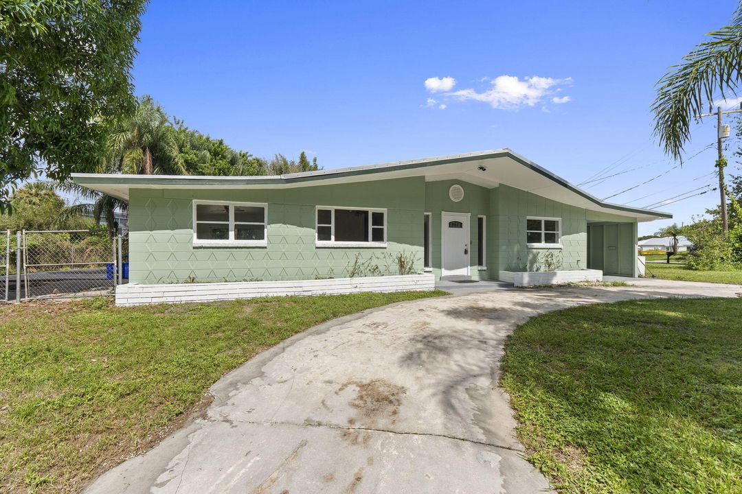 Active With Contract: $279,900 (2 beds, 2 baths, 1514 Square Feet)