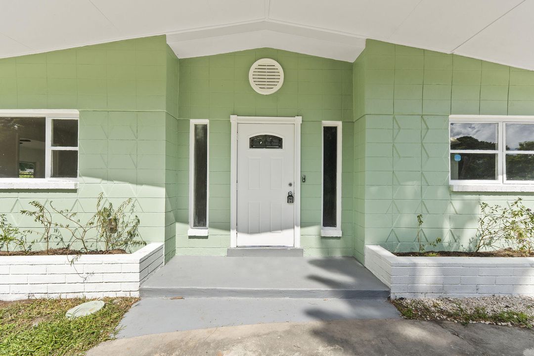 Active With Contract: $279,900 (2 beds, 2 baths, 1514 Square Feet)