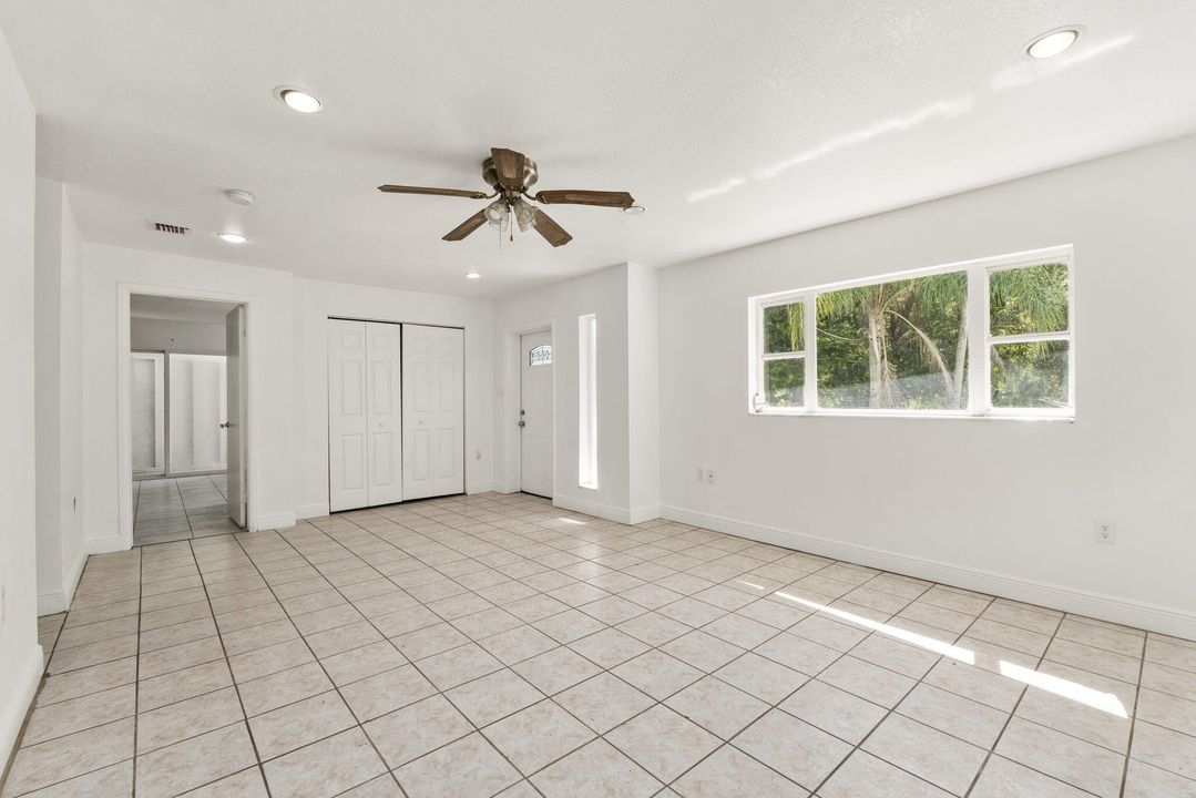 Active With Contract: $279,900 (2 beds, 2 baths, 1514 Square Feet)