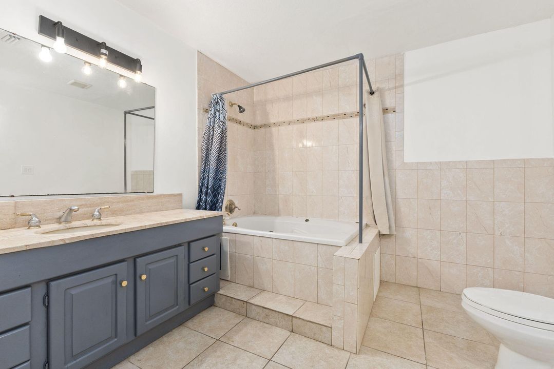 Active With Contract: $279,900 (2 beds, 2 baths, 1514 Square Feet)