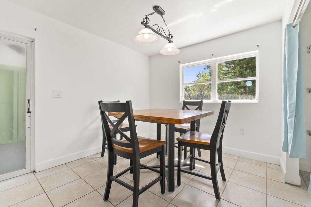Active With Contract: $279,900 (2 beds, 2 baths, 1514 Square Feet)