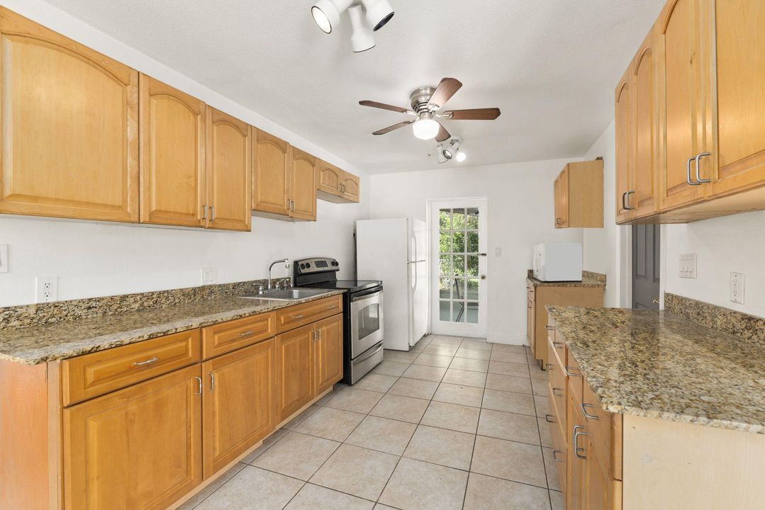 Active With Contract: $279,900 (2 beds, 2 baths, 1514 Square Feet)