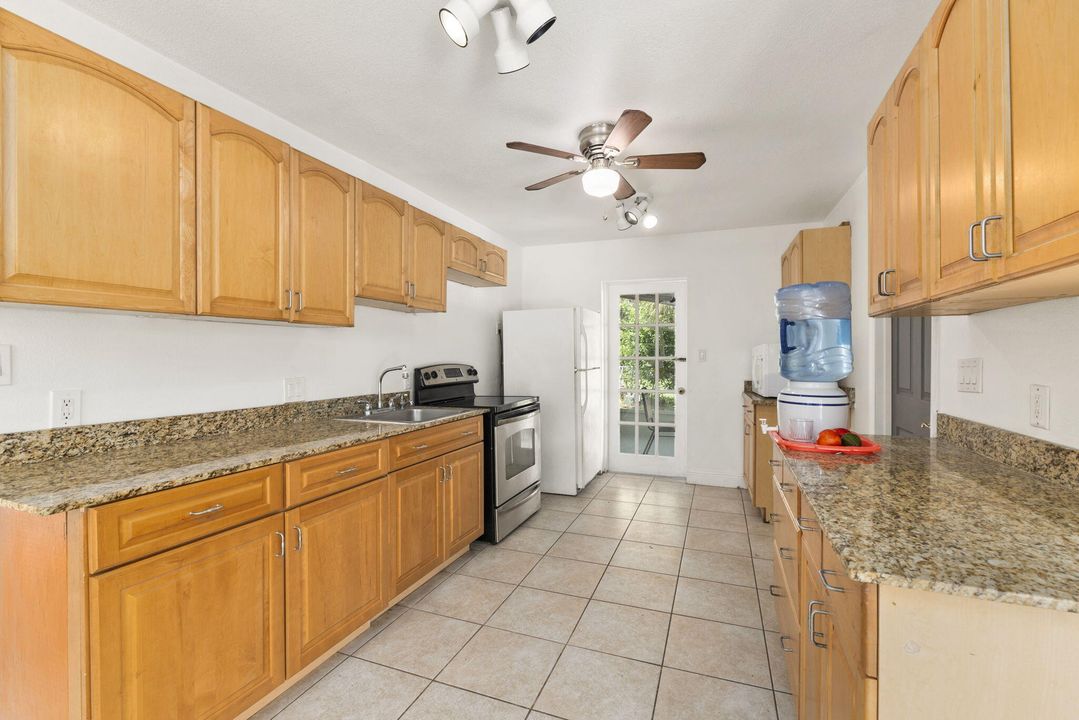 Active With Contract: $279,900 (2 beds, 2 baths, 1514 Square Feet)