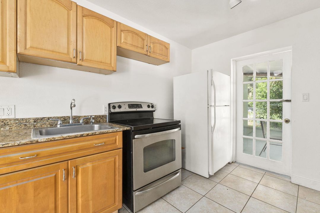 Active With Contract: $279,900 (2 beds, 2 baths, 1514 Square Feet)
