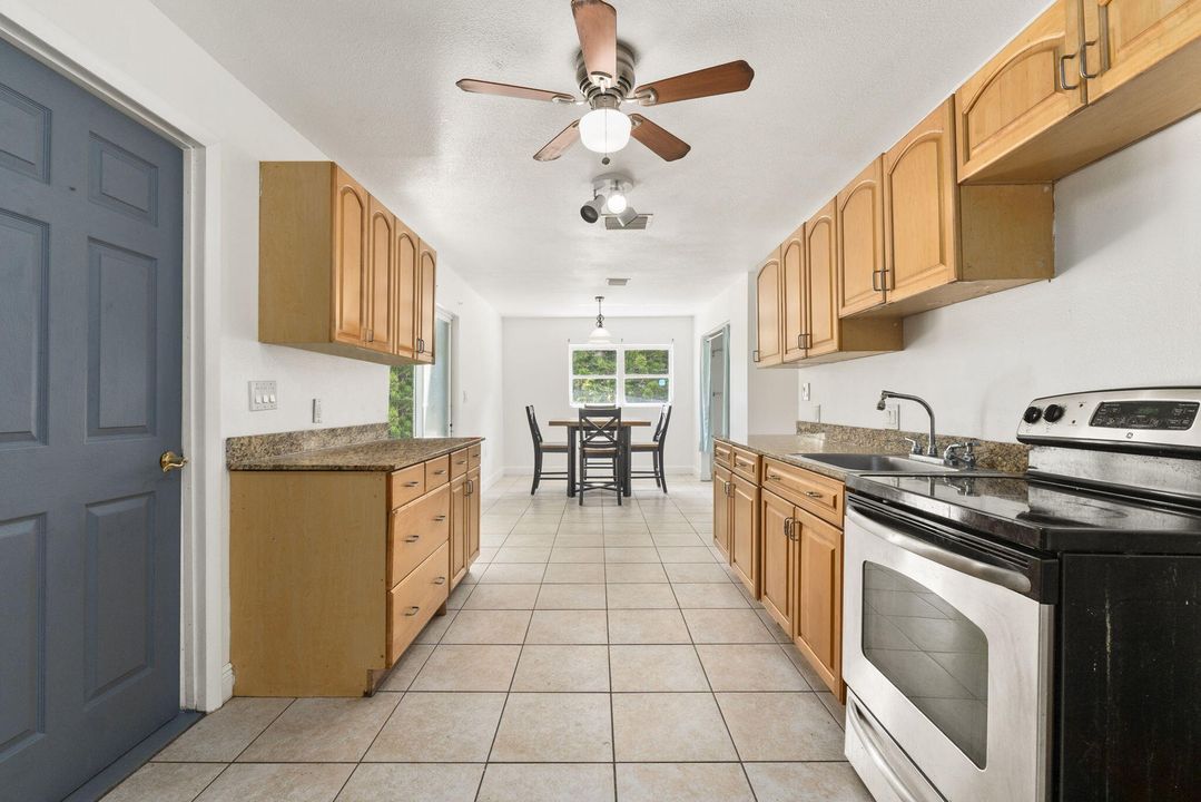 Active With Contract: $279,900 (2 beds, 2 baths, 1514 Square Feet)