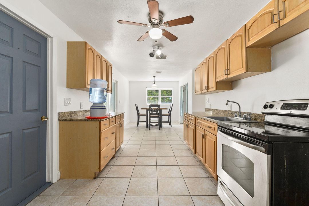 Active With Contract: $279,900 (2 beds, 2 baths, 1514 Square Feet)