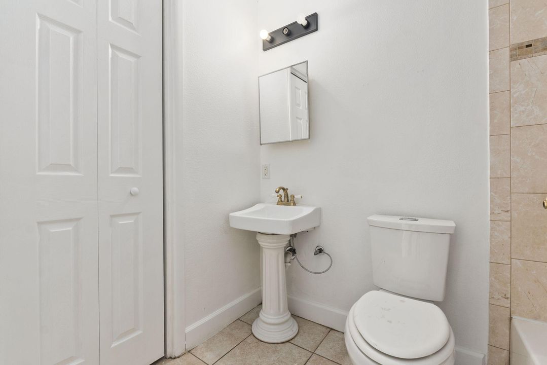 Active With Contract: $279,900 (2 beds, 2 baths, 1514 Square Feet)