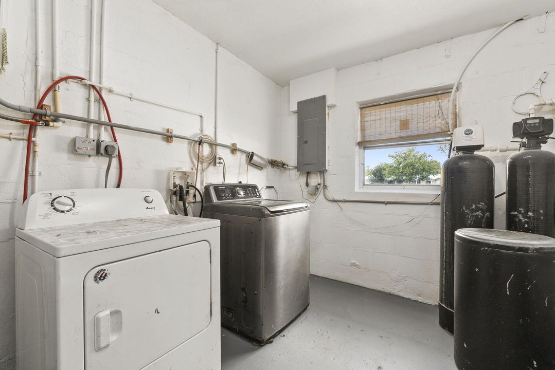 Active With Contract: $279,900 (2 beds, 2 baths, 1514 Square Feet)