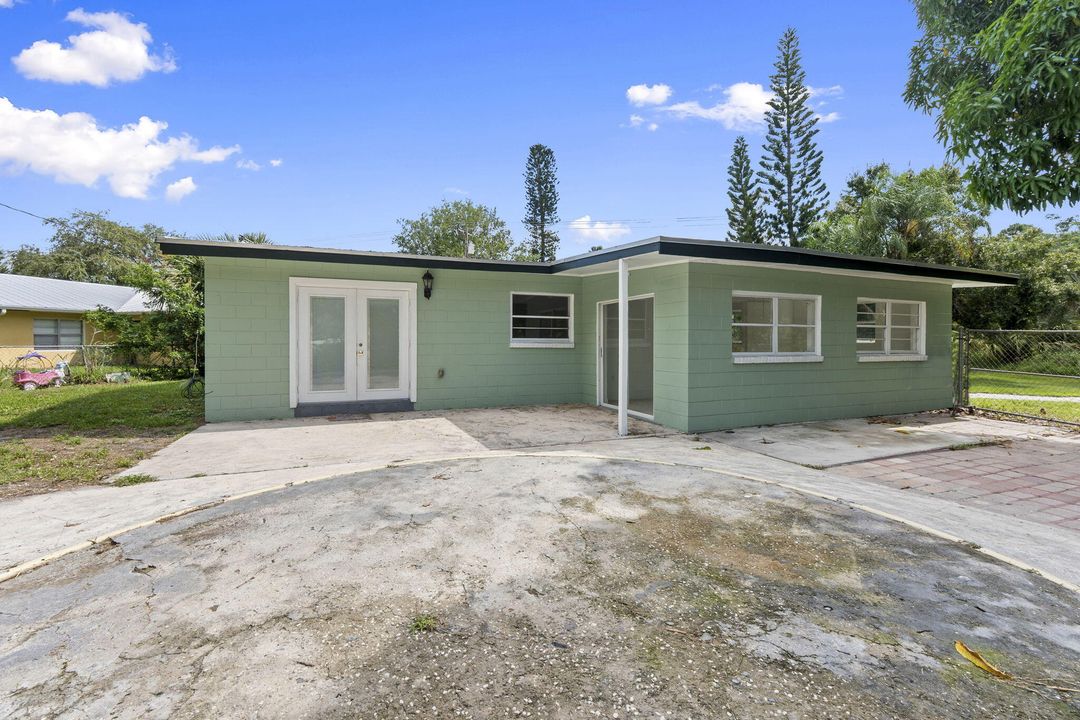 Active With Contract: $279,900 (2 beds, 2 baths, 1514 Square Feet)