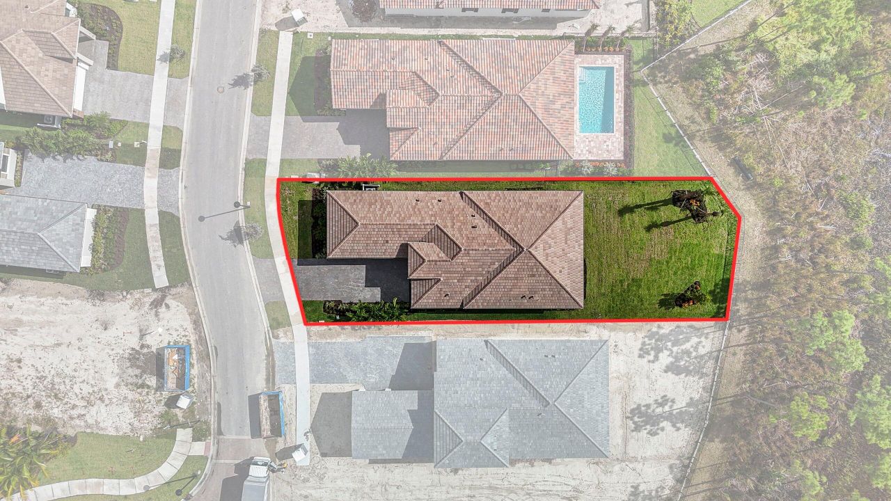 Под контрактом: $1,049,990 (3 спален, 3 ванн, 2129 Квадратных фут)