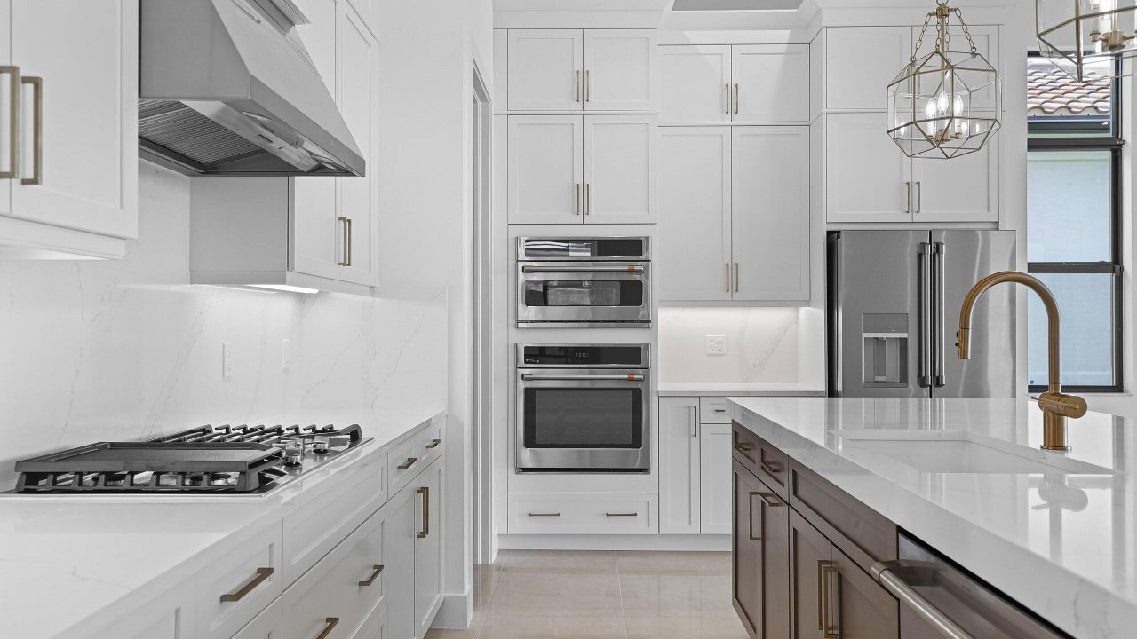 Под контрактом: $1,049,990 (3 спален, 3 ванн, 2129 Квадратных фут)