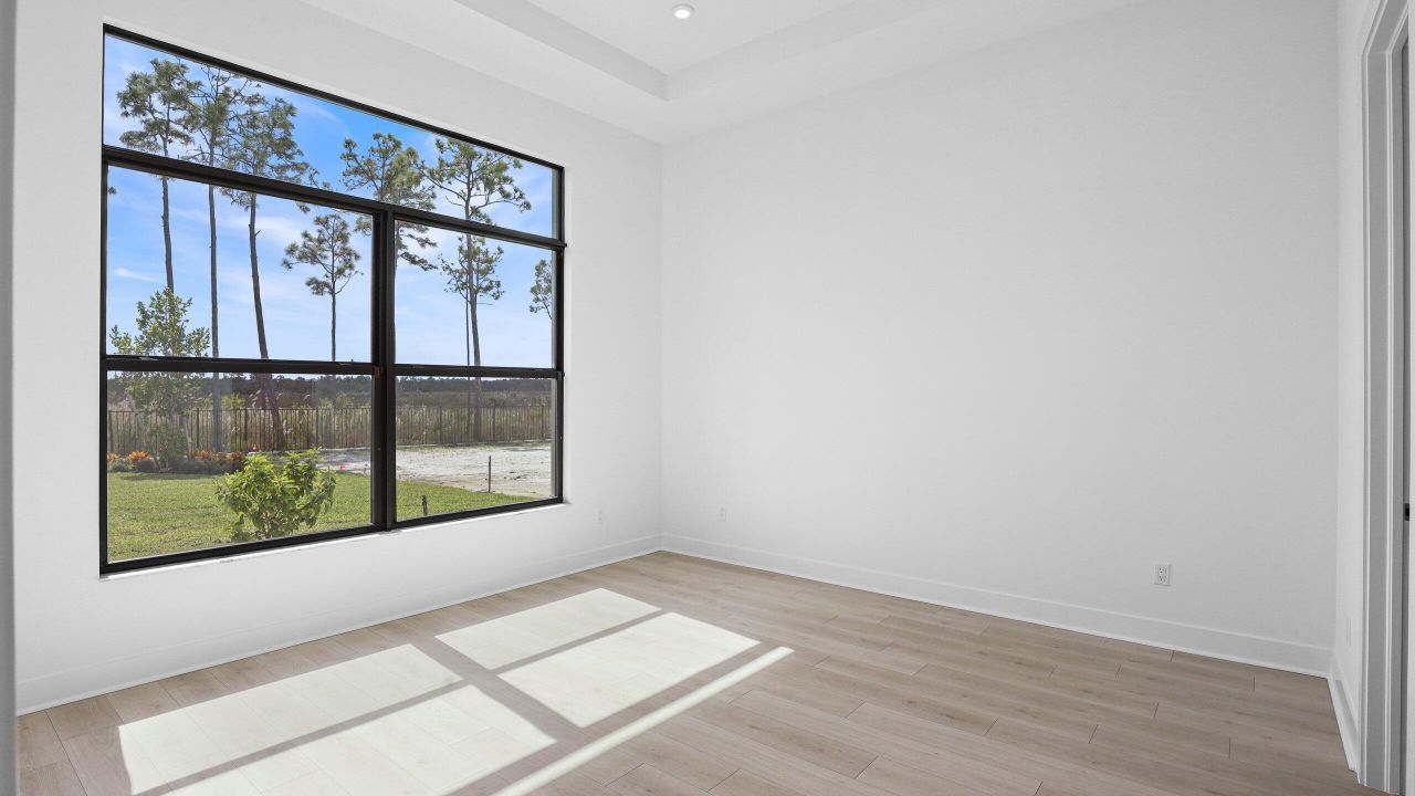 Под контрактом: $1,049,990 (3 спален, 3 ванн, 2129 Квадратных фут)