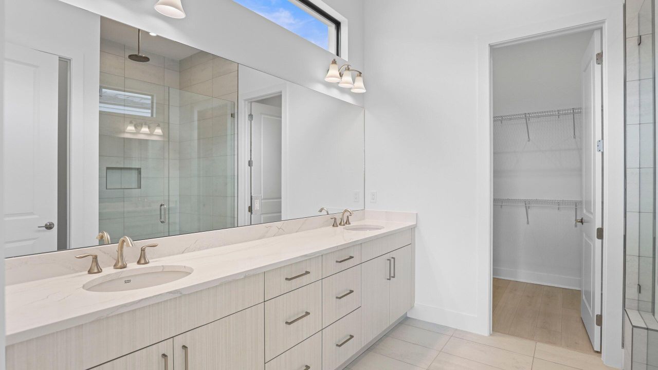 Под контрактом: $1,049,990 (3 спален, 3 ванн, 2129 Квадратных фут)