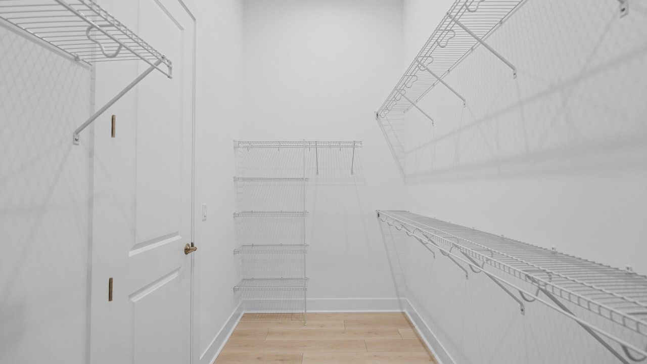 Под контрактом: $1,049,990 (3 спален, 3 ванн, 2129 Квадратных фут)