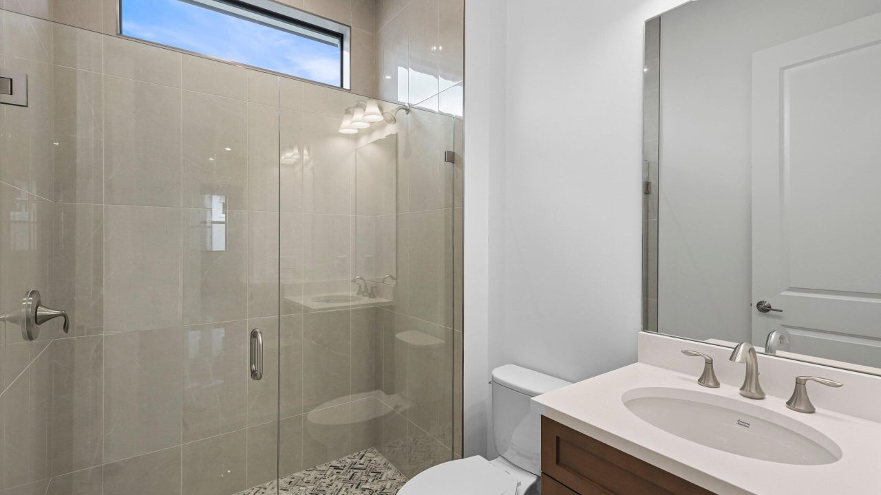 Под контрактом: $1,049,990 (3 спален, 3 ванн, 2129 Квадратных фут)