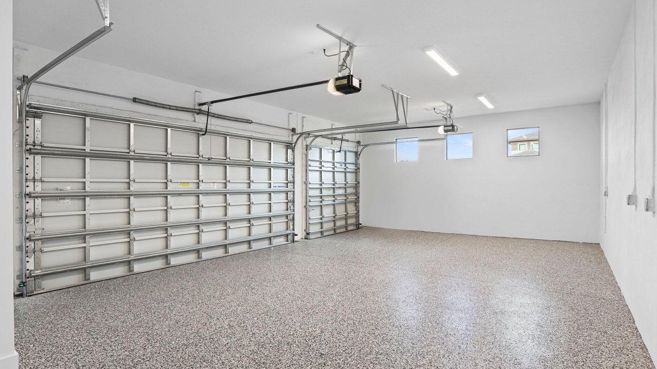 Под контрактом: $1,049,990 (3 спален, 3 ванн, 2129 Квадратных фут)