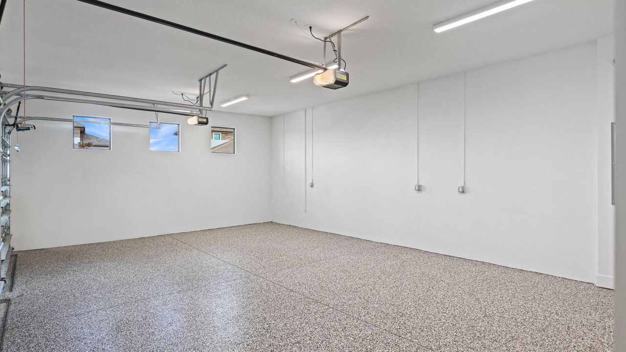 Под контрактом: $1,049,990 (3 спален, 3 ванн, 2129 Квадратных фут)