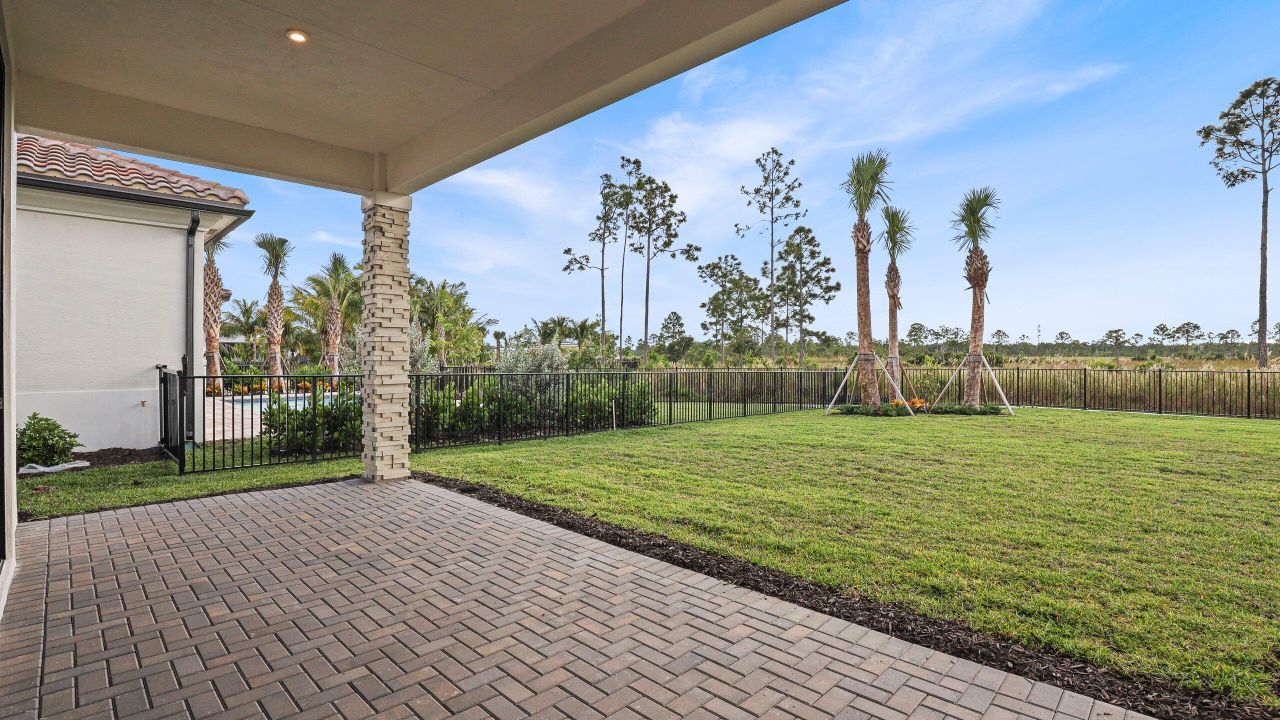 Под контрактом: $1,049,990 (3 спален, 3 ванн, 2129 Квадратных фут)