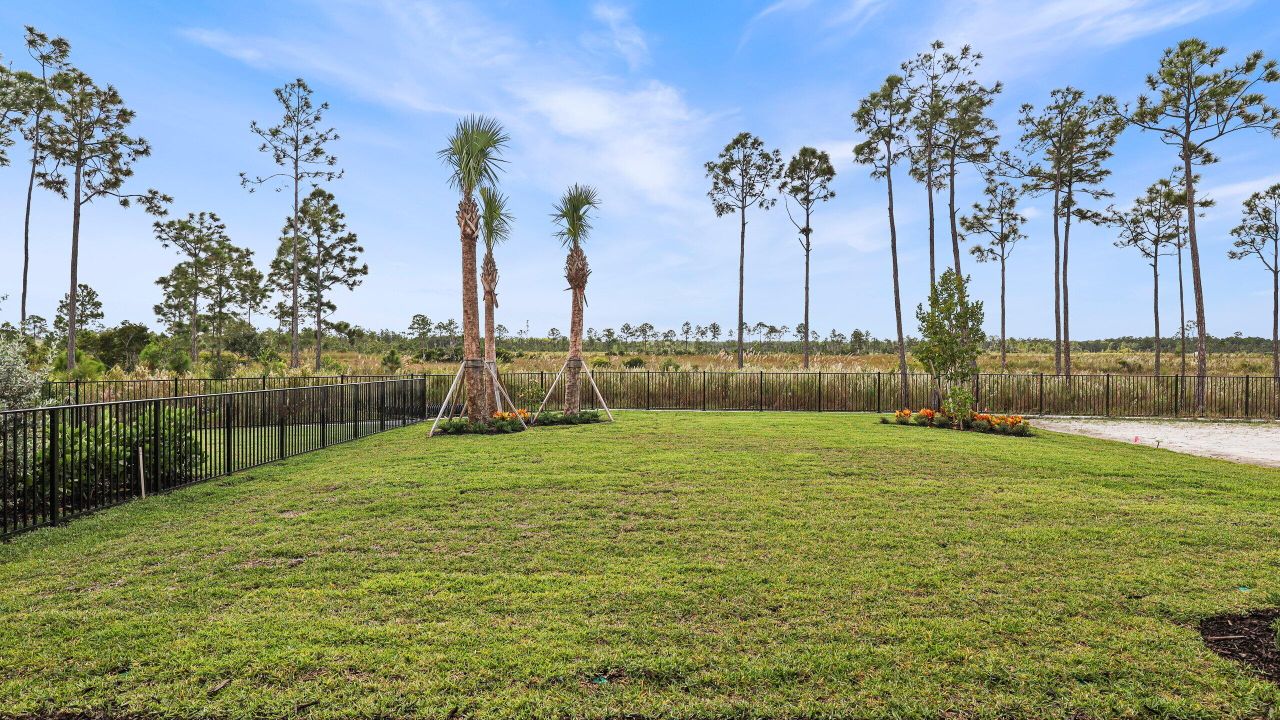 Под контрактом: $1,049,990 (3 спален, 3 ванн, 2129 Квадратных фут)