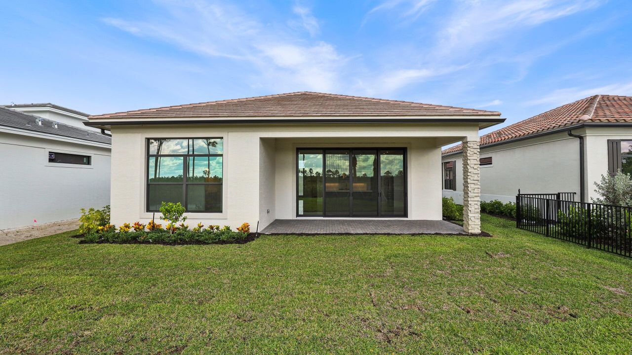 Под контрактом: $1,049,990 (3 спален, 3 ванн, 2129 Квадратных фут)