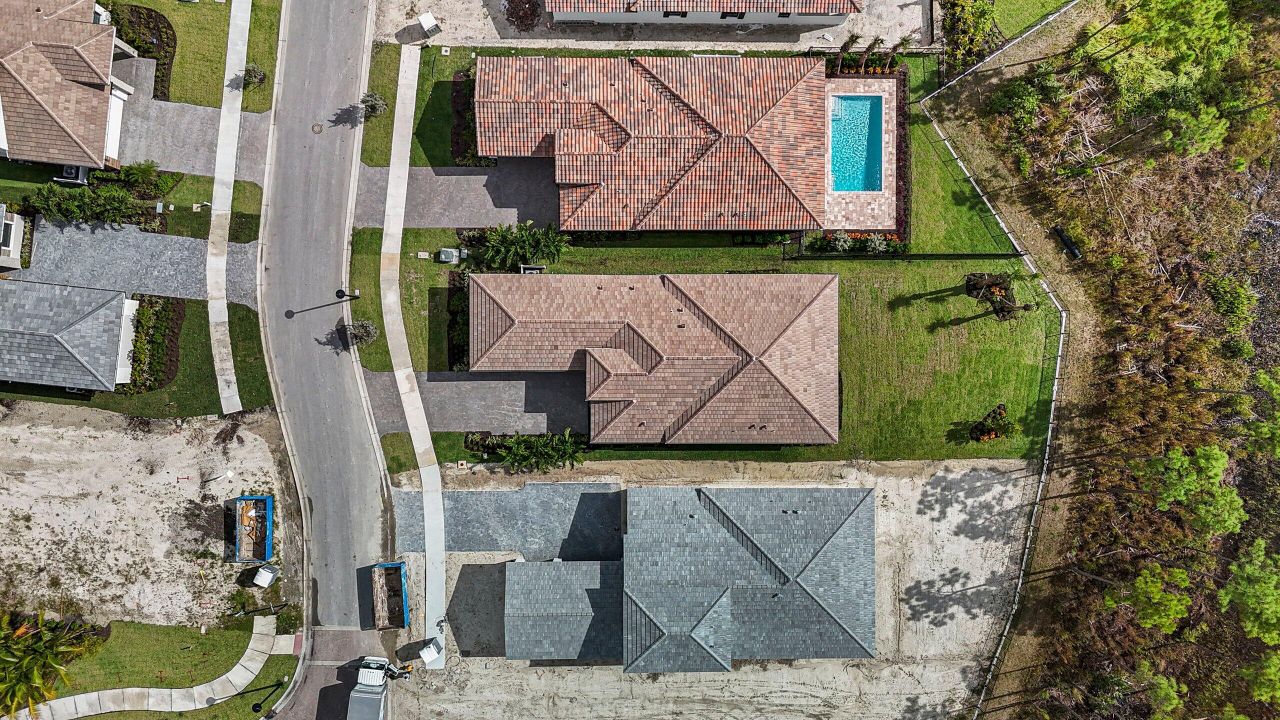 Под контрактом: $1,049,990 (3 спален, 3 ванн, 2129 Квадратных фут)