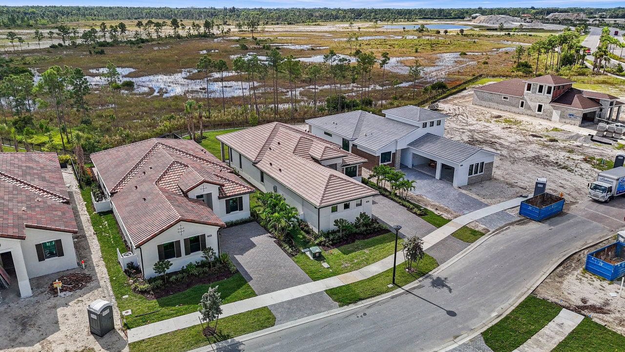 Под контрактом: $1,049,990 (3 спален, 3 ванн, 2129 Квадратных фут)