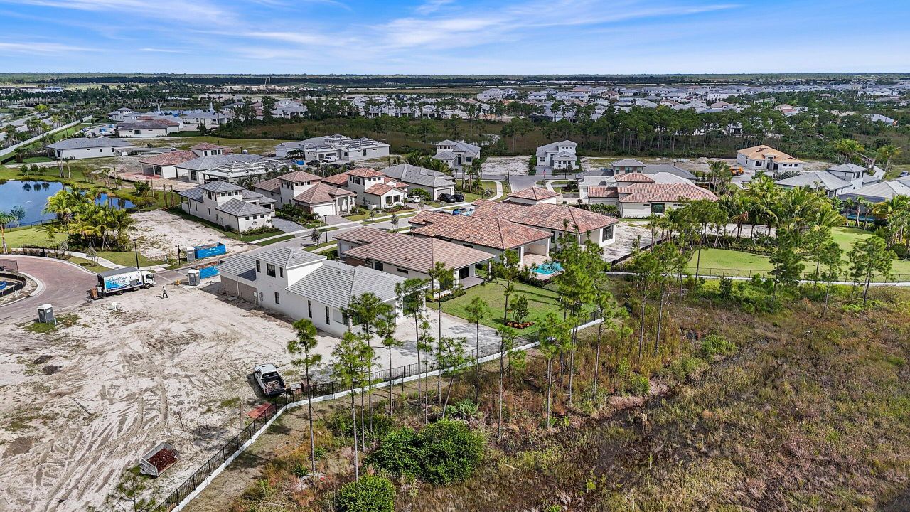 Под контрактом: $1,049,990 (3 спален, 3 ванн, 2129 Квадратных фут)